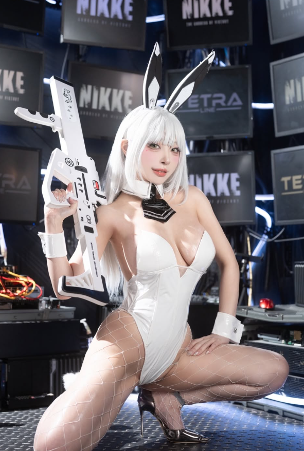 alt="cosplay blanc nikke"