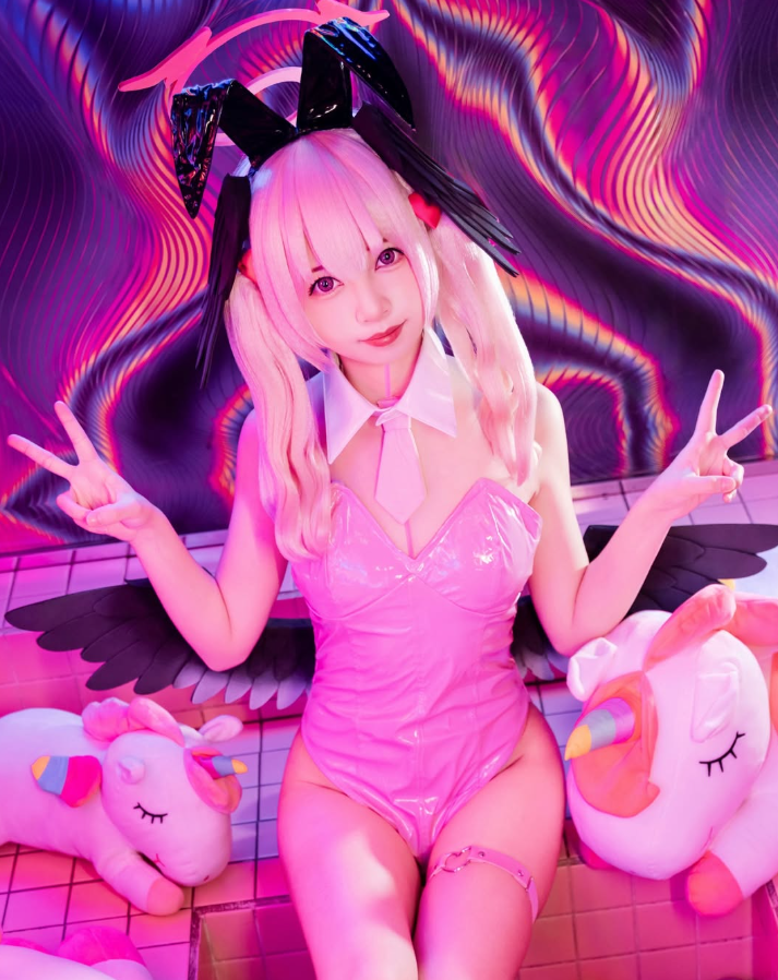 Alt="Cosplayer & Model "