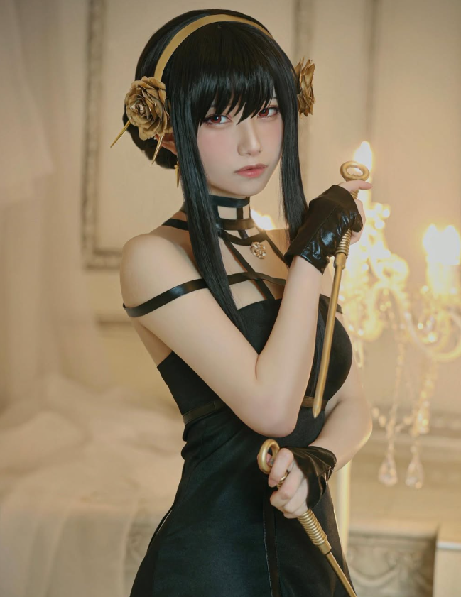 alt="cosplay yor spyxfamily"