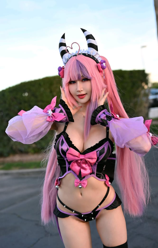 alt="@jennybellycos"