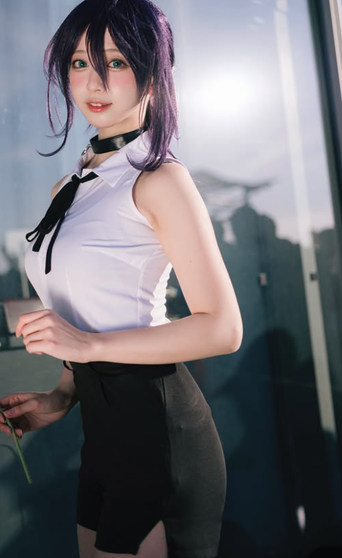 alt="Yami viral cosplay beauty look portrait"