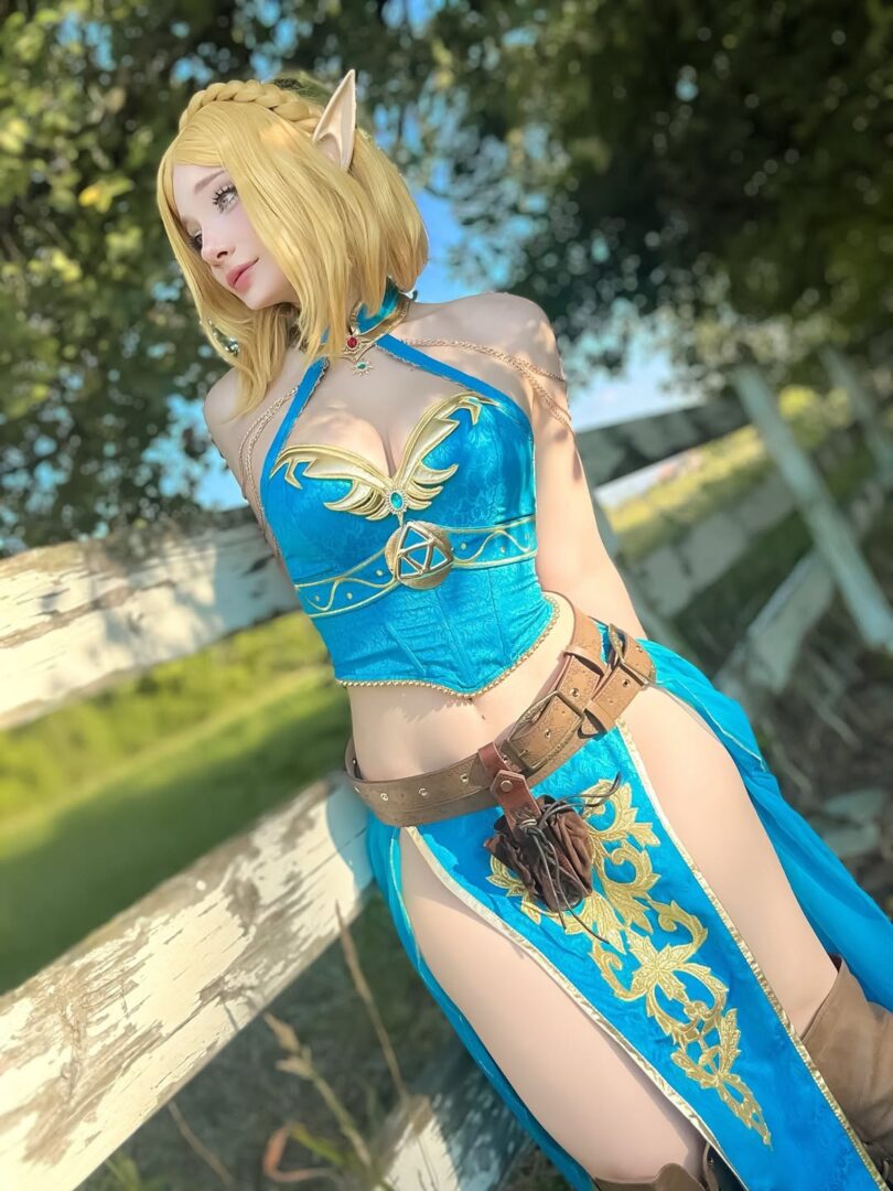 alt="Princess Zelda forest cosplay"