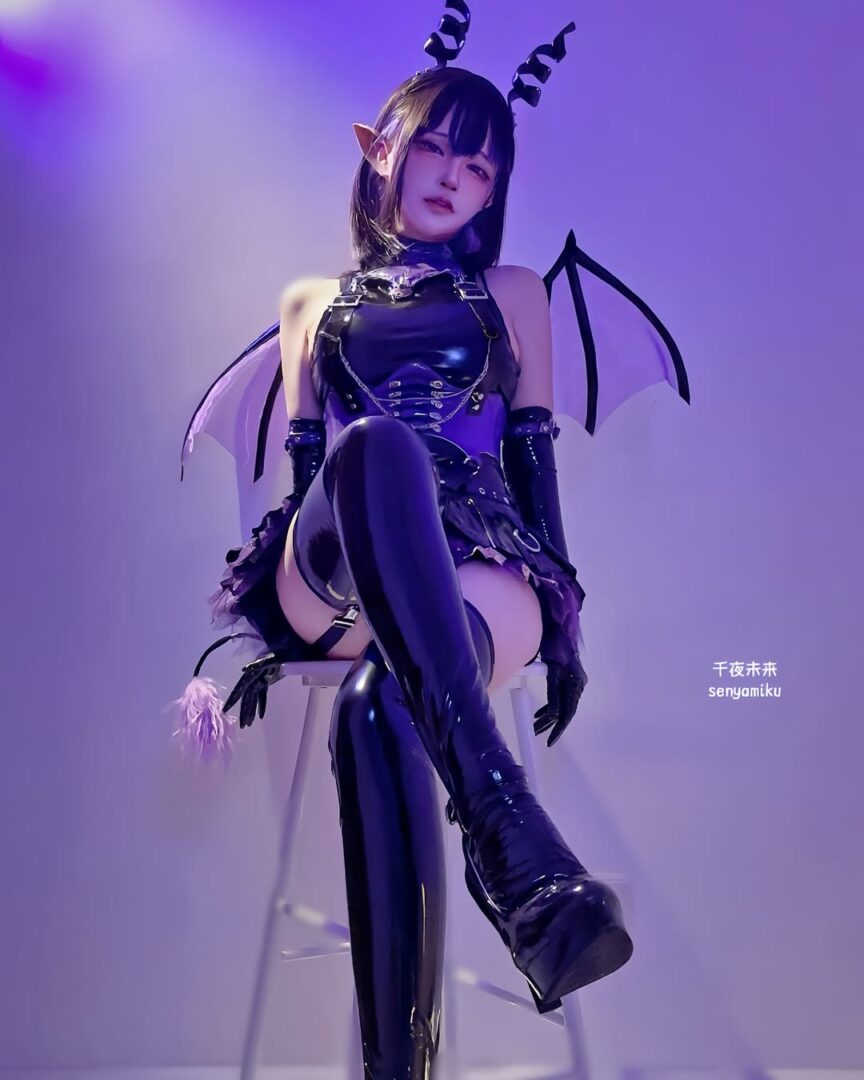 alt="top female cosplayer"