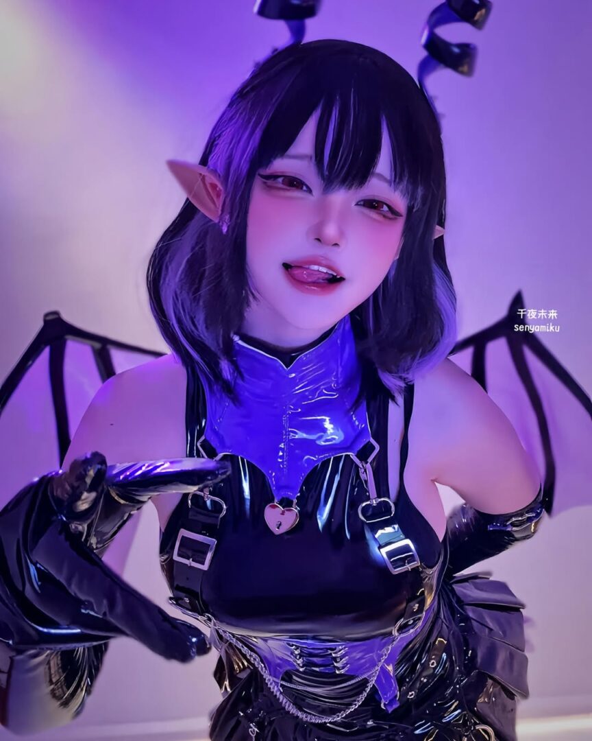 alt="top female cosplayer"